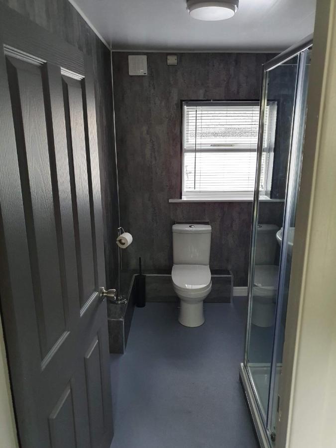 Red Lion Rooms - Self Check In Dalton in Furness Bagian luar foto