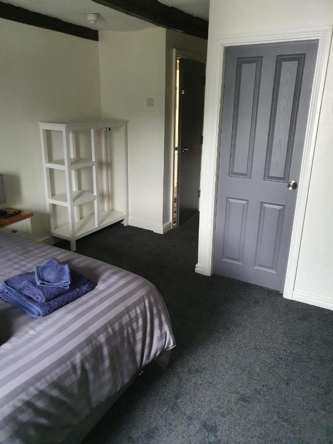 Red Lion Rooms - Self Check In Dalton in Furness Bagian luar foto