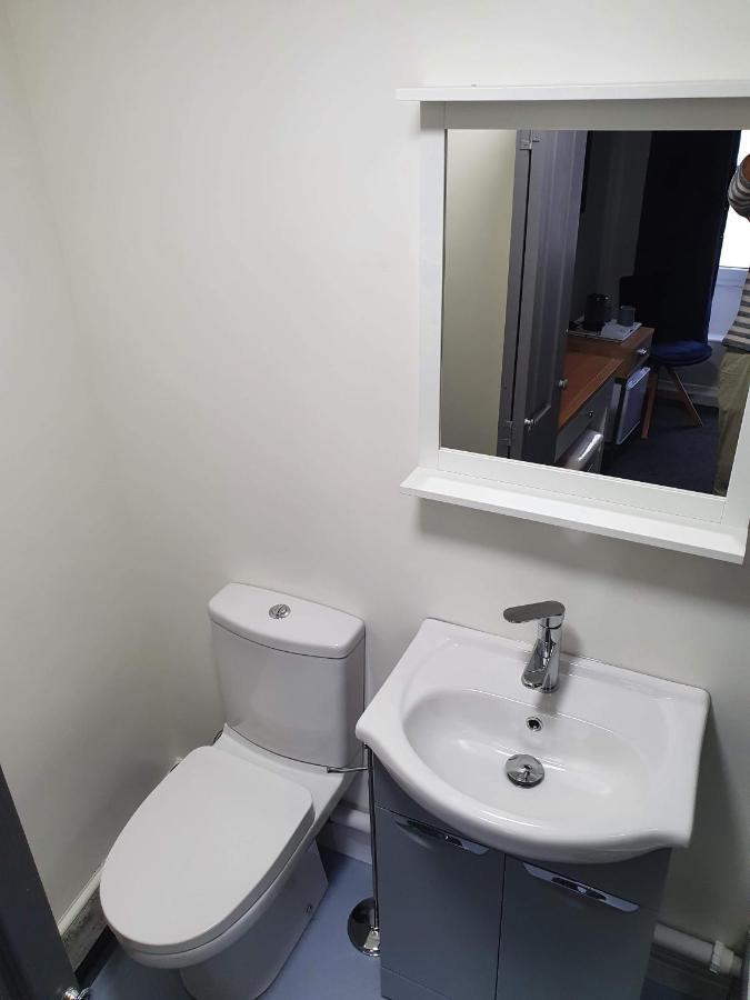 Red Lion Rooms - Self Check In Dalton in Furness Bagian luar foto
